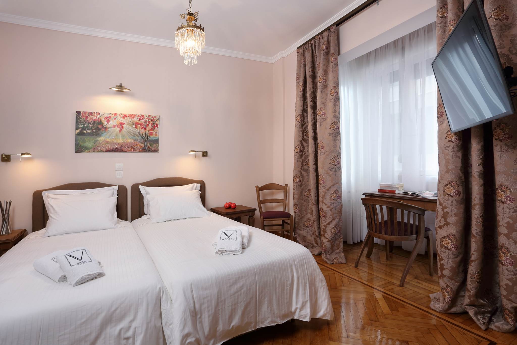 V1935 C1 Fully renovated one bedroom apt 1min to Syntagm...
