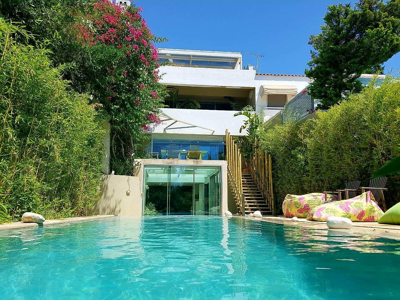 Athens Beachfront Luxury Villa - Pool - Jacuz...