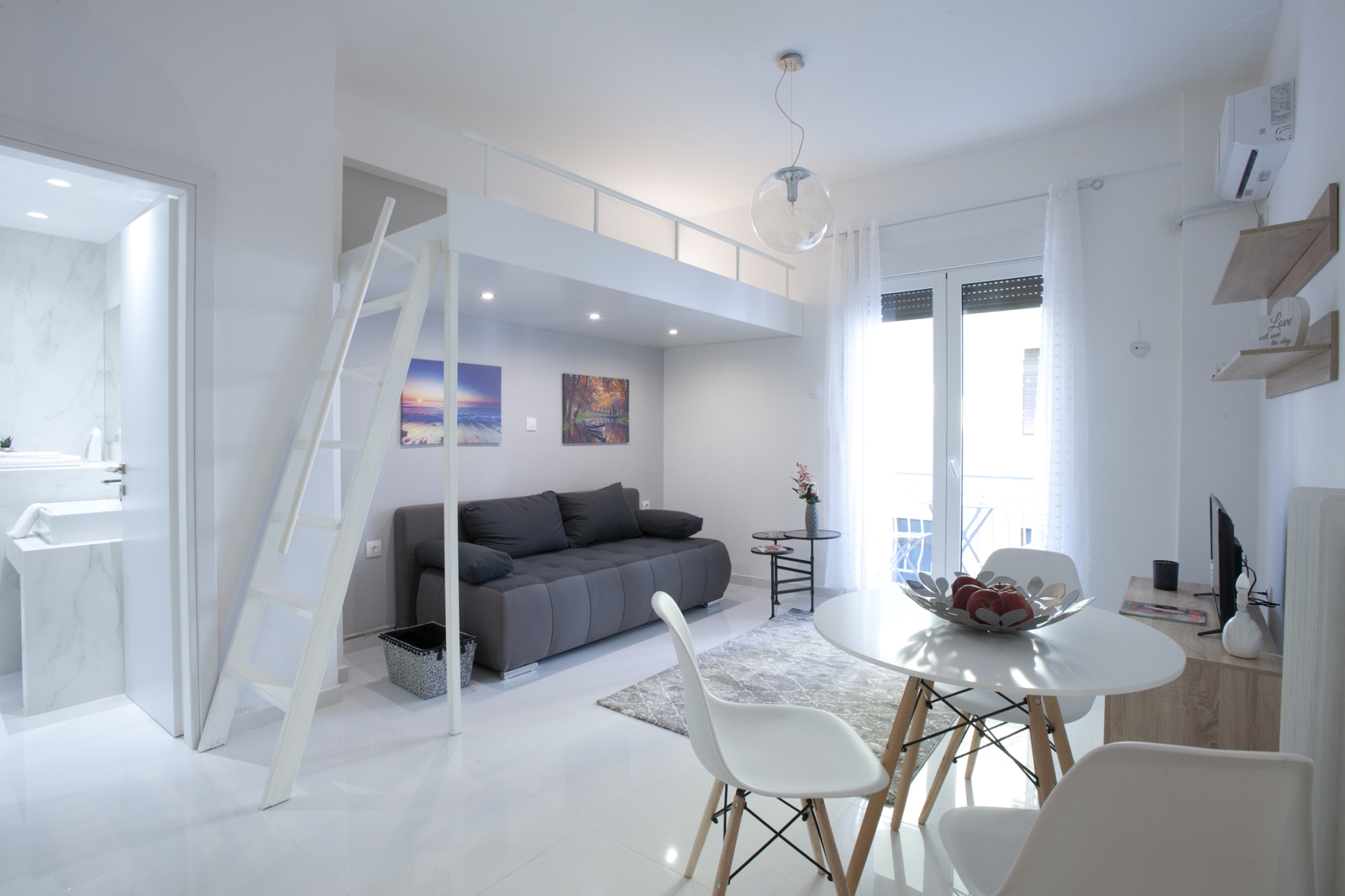 Victoria Square. A Cute Renovated Apartment in the Center of Athens.
