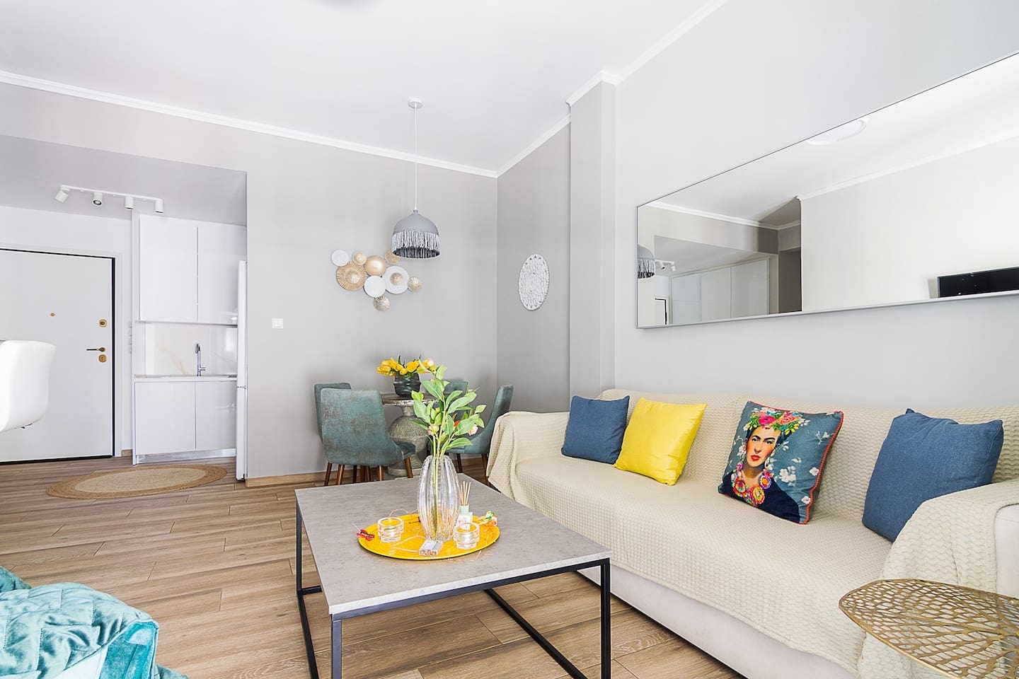 Bright apartment for 6 ppl in Athens