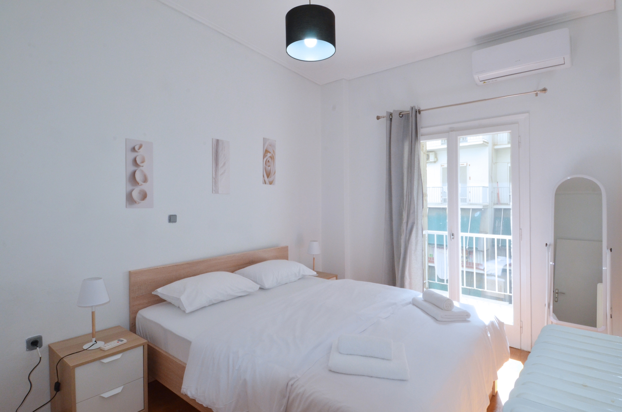 A cozy minimal apartment at Koukaki, Dimitrakopoulou