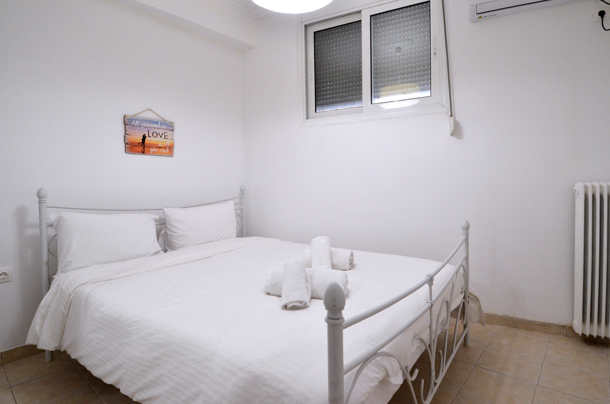  Minimal Apartment at the foot of the Odeon of Herodes Atticus 21